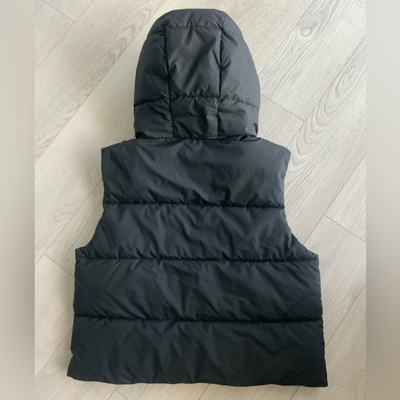 Cropped Puffer Vest with Hood - Picture 4 of 9